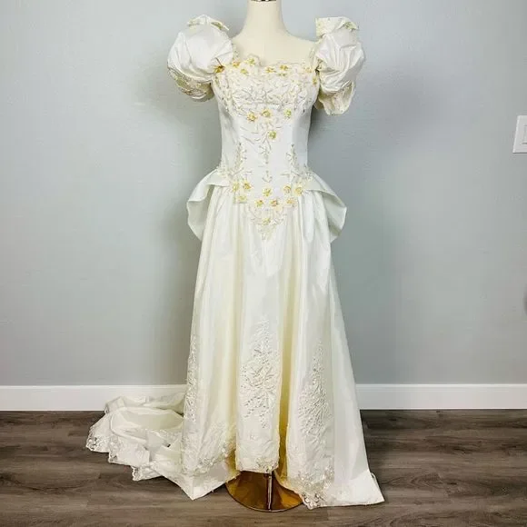 chinese dress ladies Off The Shoulder Mermaid Wedding Dresses Vintage Lace Wedding Dresses AWD1079